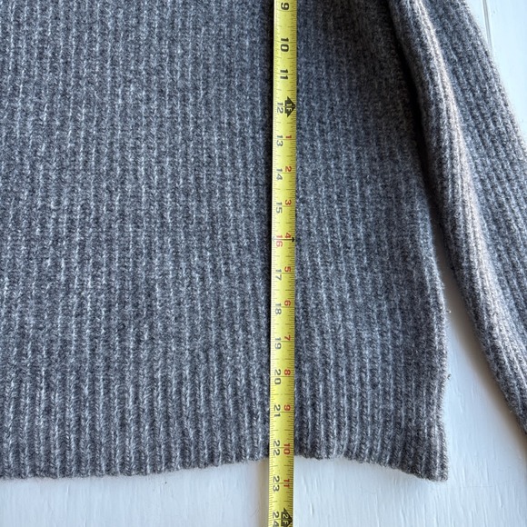 Everlane Womens Wool Cashmere Ribbed Crewneck Sweater Grey Raglan Size M - Picture 6 of 9
